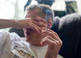 Подросток курит: что делать?